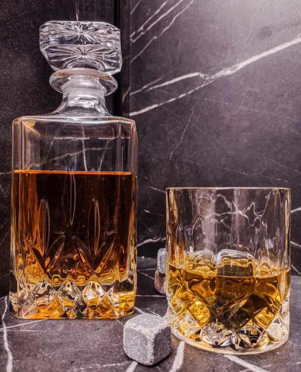 Zestaw do whisky: kryształowa karafka+ kryształowe szklanki do whisky 6szt Crystalline Opera