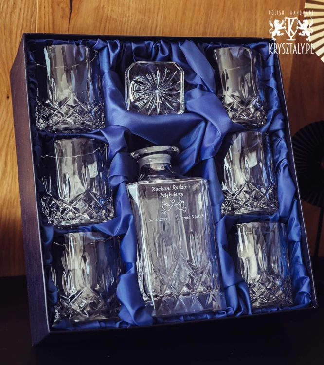 Zestaw do whisky Opera: kryształowa karafka z grawerem+ kryształowe szklanki do whisky 6szt w opakowaniu prezentowym OKP10