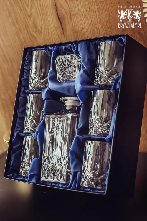 Zestaw do whisky Opera: kryształowa karafka z grawerem+ kryształowe szklanki do whisky 6szt w opakowaniu prezentowym OKP10
