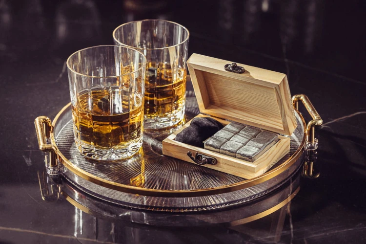 Whisky stones kamienie lodowe kostki do whisky 12szt. w opakowaniu drewnianym