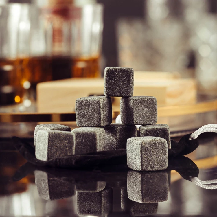 Whisky stones kamienie lodowe kostki do whisky 12szt. w opakowaniu drewnianym