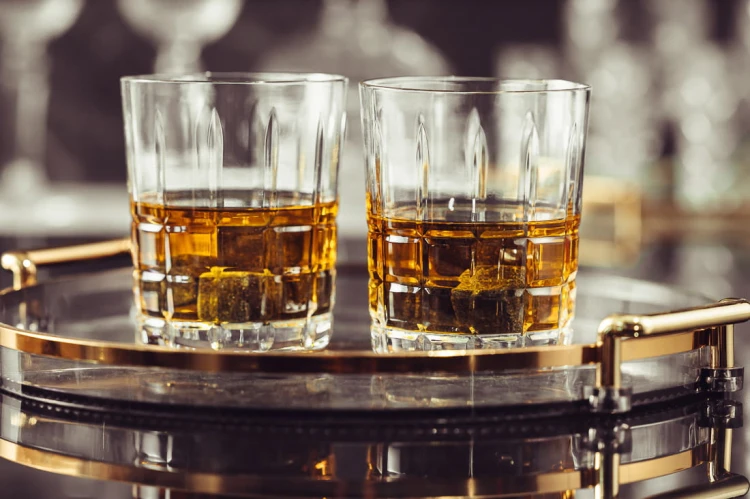 Whisky stones kamienie lodowe kostki do whisky 12szt. w opakowaniu drewnianym