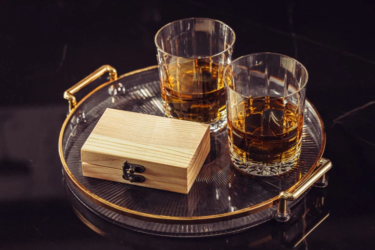 Whisky stones kamienie lodowe kostki do whisky 12szt. w opakowaniu drewnianym