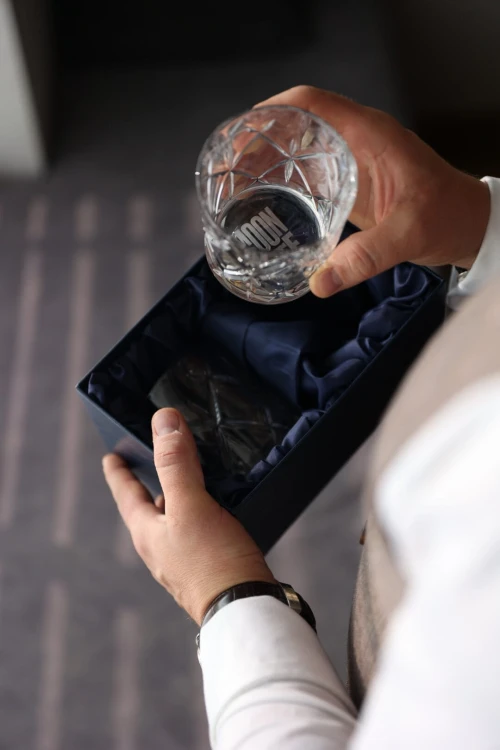 Kryształowe szklanki do whisky z grawerem na dnie 2szt w opakowaniu prezentowym Crystalline York